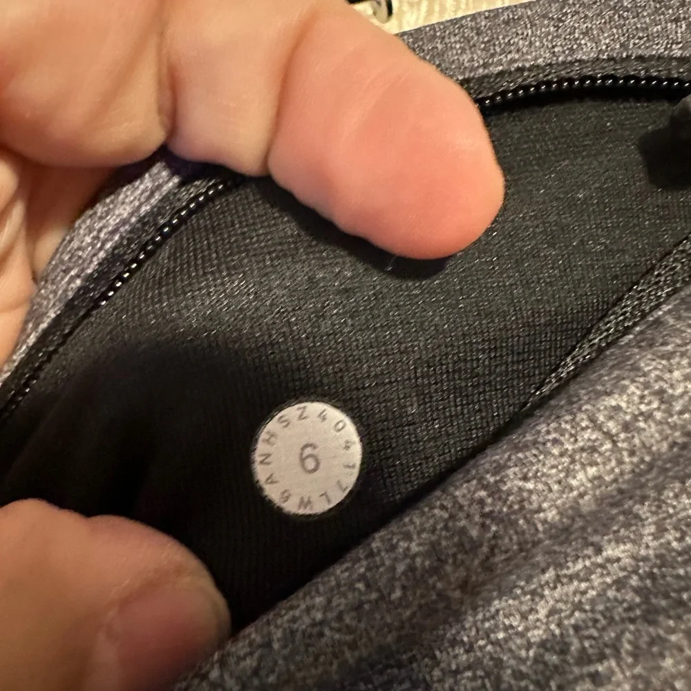 Lululemon Crop Leggings On Your Mark Gray & Black Size‎ 6